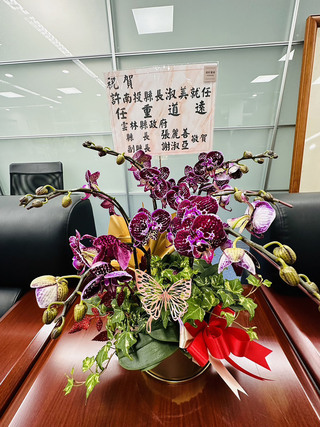 張麗善送花籃祝賀出包  南投縣長許淑華變許淑美