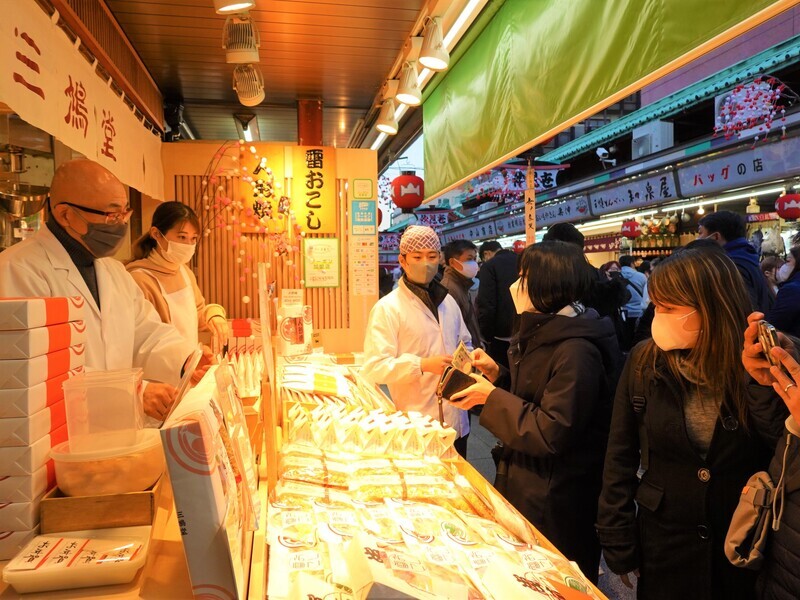 東京淺草寺年味濃  商店街老闆喜見台灣客上門 | 華視新聞