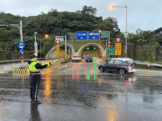 元旦連假首日  蘇花改南下清晨湧現車潮