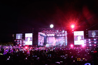 台中跨年演唱會熱力開唱 民眾嗨翻中央公園