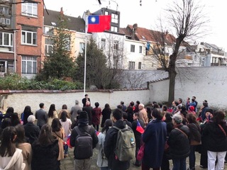 比利時僑界元旦升旗  陳立國籲僑胞訪台助觀光