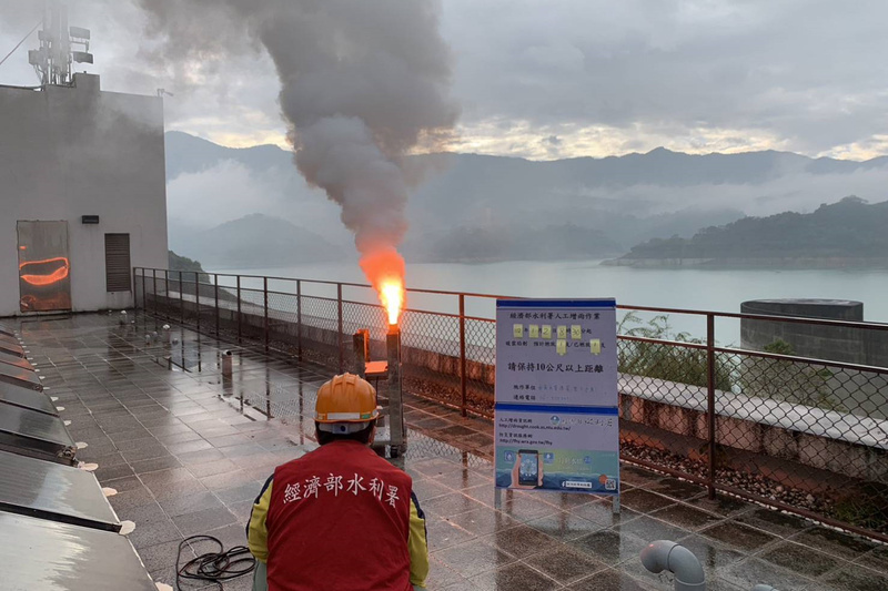 曾文水庫連兩天人工增雨 蓄水量微幅回升 | 華視新聞