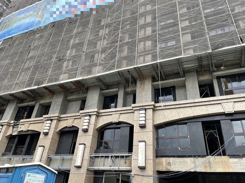 新店工人墜8層樓搶救中 新北市府將勒令停工 | 華視新聞