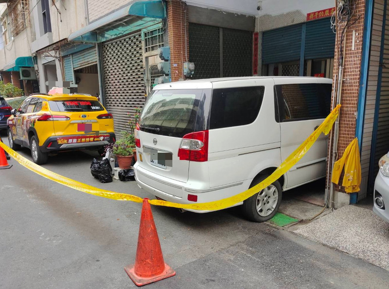 高雄楠梓街頭發現疑似爆裂物  警拉封鎖線調查中 | 華視新聞