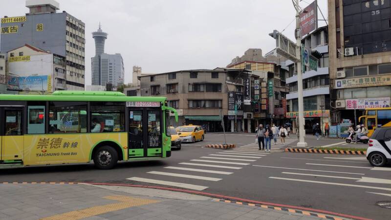 中市連5天稽查 7輛公車未停讓行人遭處分 | 華視新聞