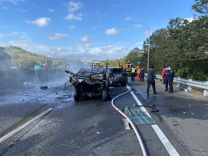 國3南下寶山段3車追撞起火  6人受傷 | 華視新聞