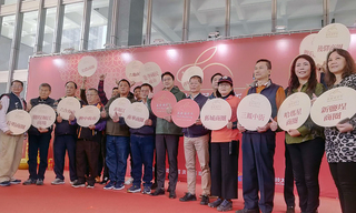 高雄年貨大街湧人潮 烏魚子略漲約1成