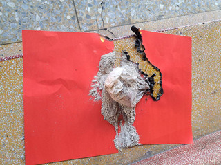 台中2宮廟香爐遭丟生雞頭、雞肉  警方循線追捕