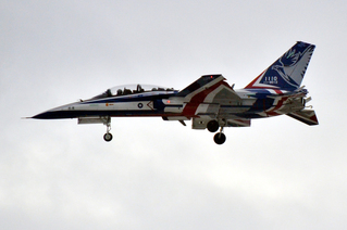 勇鷹高教機達標璀璨台東天空 機迷讚「十全十美」