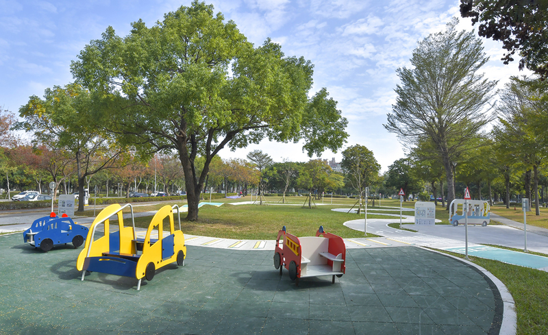 高市首座戶外兒童交通遊戲場 新強公園設滑步車場 | 華視新聞