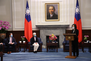 超商雙雄受惠展店效應 去年營收雙雙登高