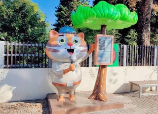 和虎爸一起等公車 造型智慧站牌后里馬場亮相