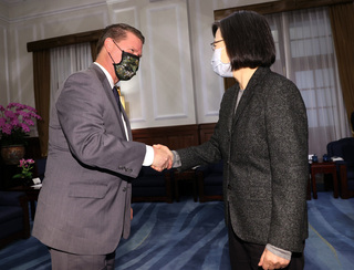 總統：強化自我防衛能力 才能確保區域和平穩定