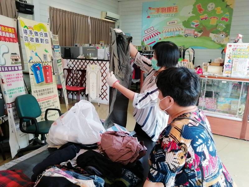 舊衣回收有去處  中市環保局提供多元管道 | 華視新聞