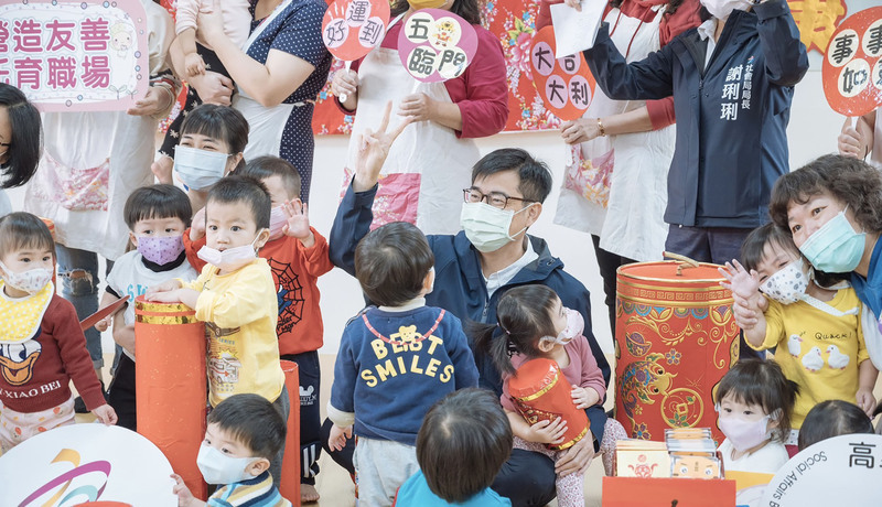 讓家長安心過年 高市提前發育兒津貼、托育補助 | 華視新聞