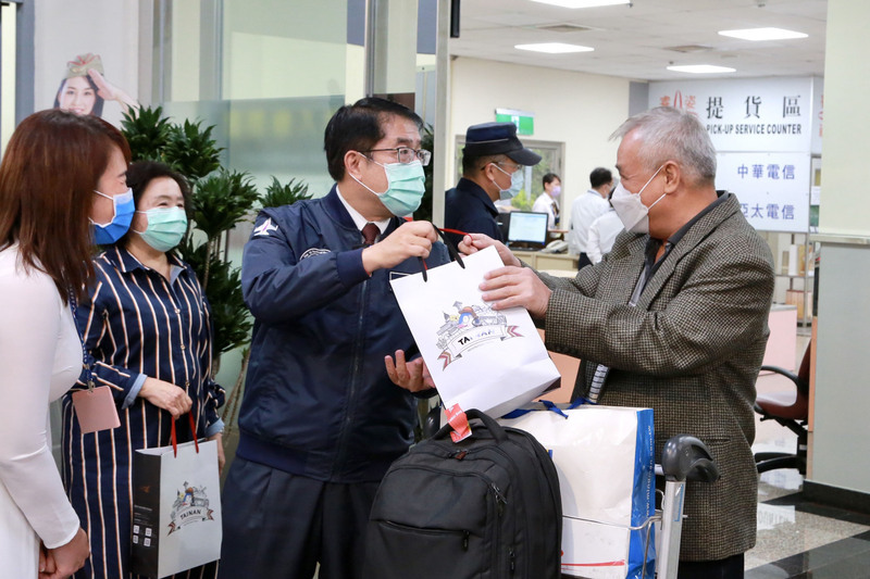 疫情解封越捷復航 台南機場喜迎首班國際航機 | 華視新聞