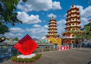 迎農曆新年 高市各景區布置手繪超大春聯添年味