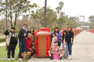 退除役酒甕上揮毫  金門新春文化亮點