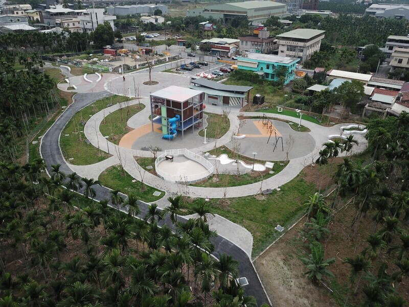 屏東竹田共融遊戲場啟用 8公尺高迷宮遊具供挑戰 | 華視新聞