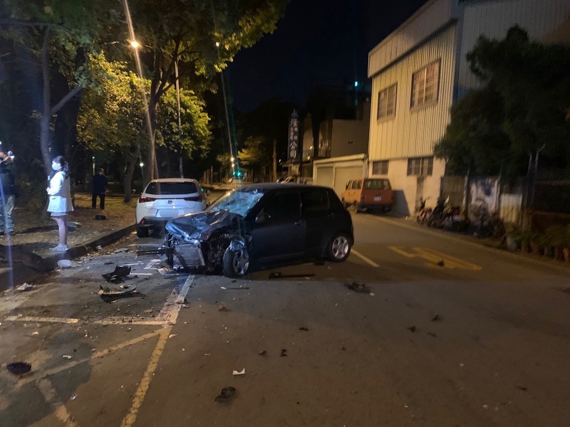台中轎車撞機車1死2傷 駕駛肇事逃逸遭追緝到案 | 華視新聞