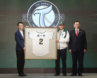 洪一中領軍台鋼雄鷹 合約第3年職務可能調整