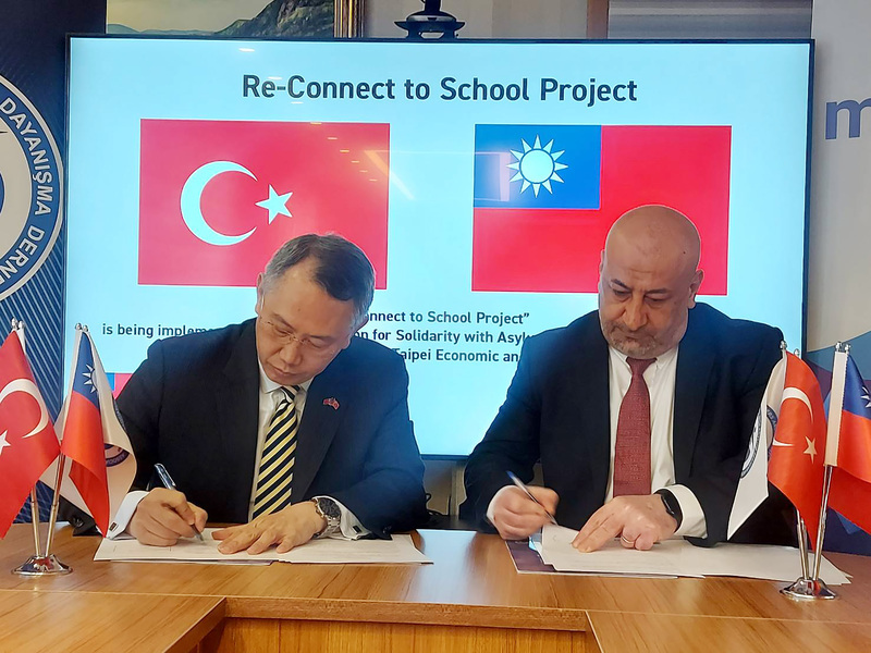 台灣出力建資訊室 土耳其烏克蘭孤兒學習路不停歇 | 華視新聞