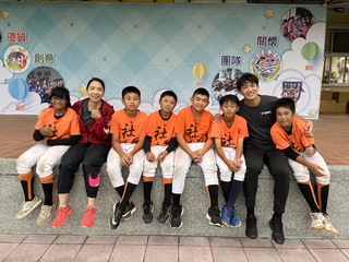 超級王牌百萬築夢計畫  許淑淨送偏鄉童發球機