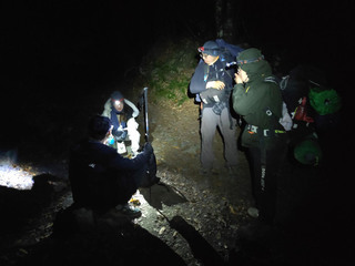 23大學師生攀登波津加山受困 台中消防局漏夜助下山