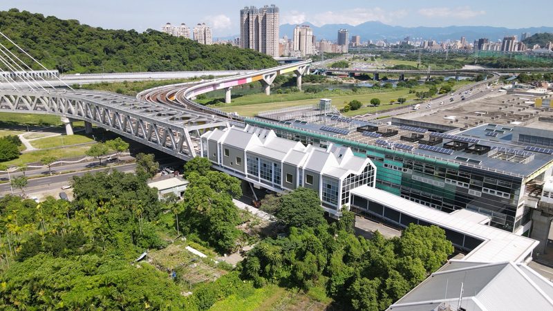 安坑輕軌設計融合自然生態  車廂站體亮點搶先看 | 華視新聞