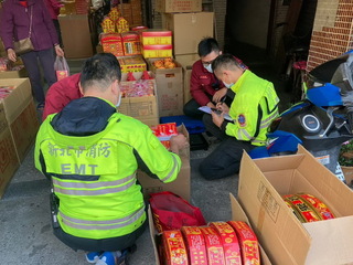 土城某香舖超量儲存爆竹煙火 消防局沒入、罰6萬