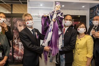 游錫堃國會外交出擊  紀念議事槌當贈禮