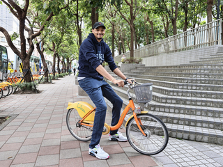 重溫兒時回憶 PLG勇士強森夜騎單車紓壓