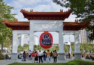 高雄蓮潭燈會作品亮相 佛光山展現無人機演出