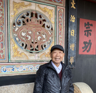 徒手拉出屋脊弧線 李清海為金門的天空添驚喜