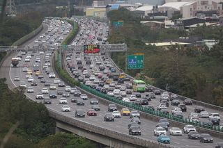 初六國道估8路段壅塞 建議南向下午出發