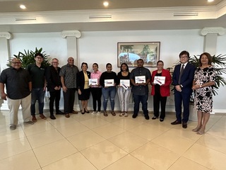 駐關島辦事處捐平板電腦 提升帛琉學生數位學習力