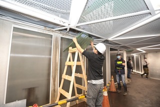 基隆市區人行地下道漏水 市府先排水再查修