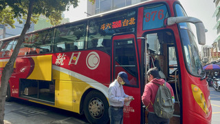 日統客運停駛國道路線  董事長含淚送走末班車