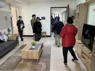 租金僅蛋黃區6至8折 高市首座社宅民眾參觀踴躍