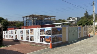 金門董允耀洋樓修復  施工圍籬宛如匠藝博物館
