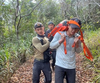 男爬井步山無生命跡象  警消接力抬人下山