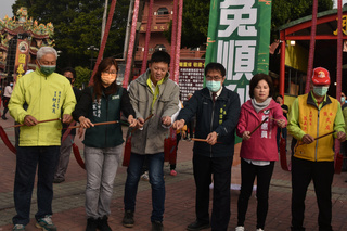 鹽水蜂炮登場 200多座炮城接力開炸