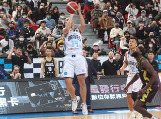 PLG勇士擊退國王  收本季對戰首勝