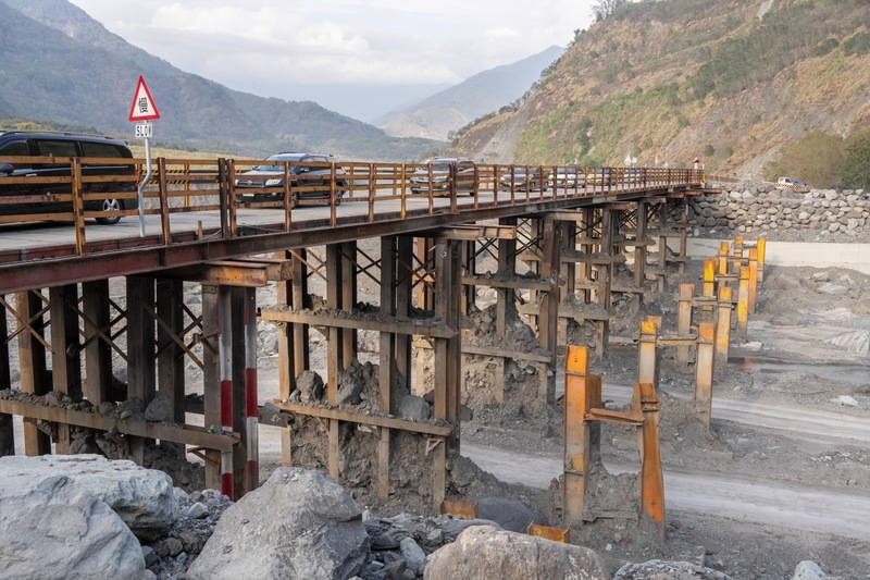 明霸克露橋遭豪雨沖斷 新橋有望2025年汛期前完工