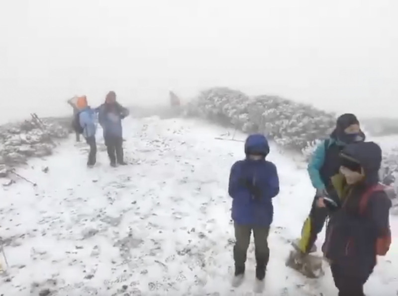 雪山迎年後首場春雪  山友分享銀白世界美景 | 華視新聞