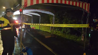 載雙胞胎兒遊平溪撞天燈節棚架  母送醫不治