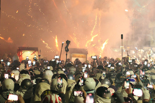 鹽水蜂炮鬧元宵  大型炮城接力登場爆人潮