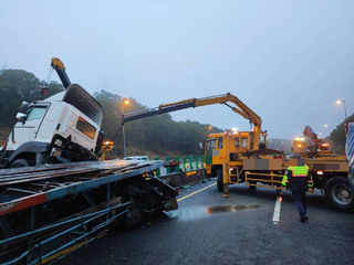 國道3號4車追撞 車流回堵1公里