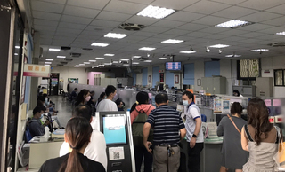 竹北戶政事務所老舊狹小惹民怨  縣府擬覓地遷建