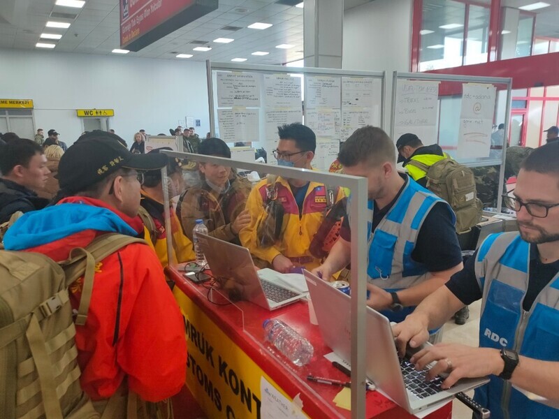 土耳其緊急救援大不易 台搜救隊花一整天入重災區 | 華視新聞
